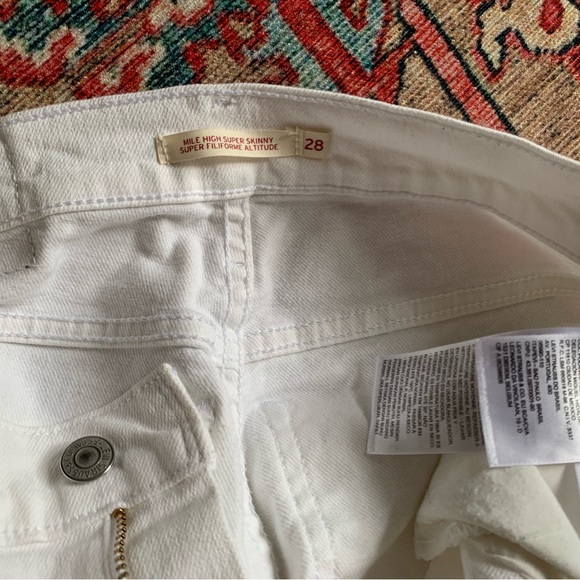 Levi’s white jeans sz 28 - Picture 10 of 13